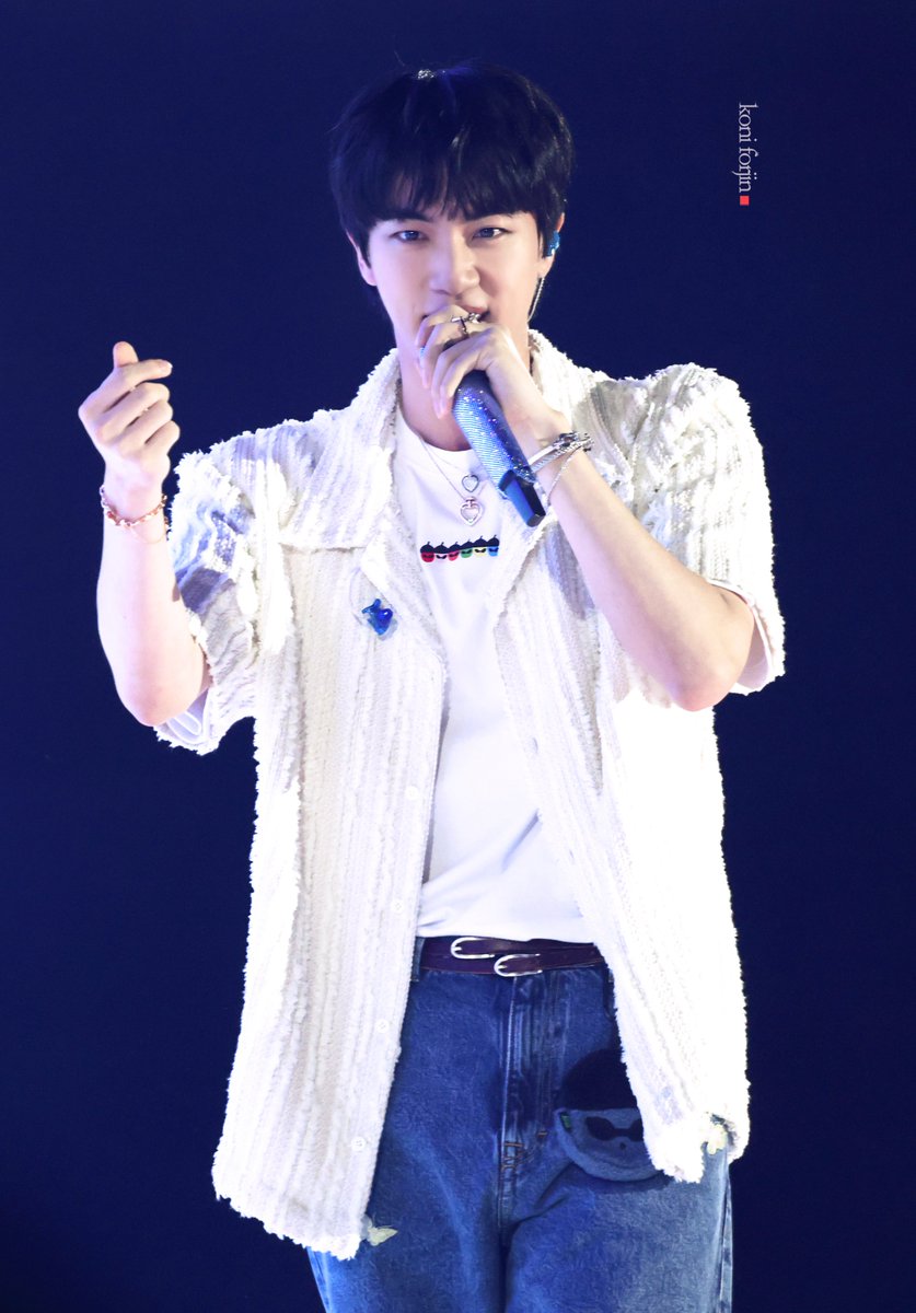 btsforever1207's tweet photo. 250613 HOPE ON THE STAGE SEOUL       
FINAL day1 JIN HD   

#석진이는_멋있어 #방탄소년단진 #JIN #진 #Jin_Echo https://t.co/K1FK9nF11d