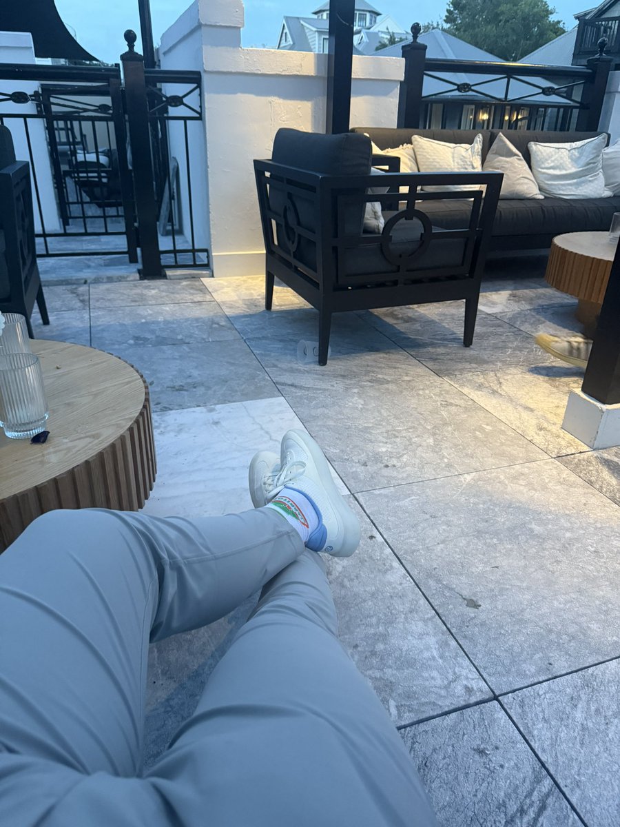 DeronsBurner's tweet image. Fw my socks? #DavidLee