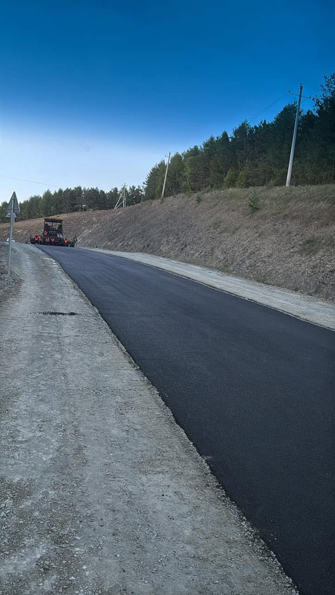 Ар гүнт Даваа Асфалтаа Дэвсээд дууслаа Эрхэм жолооч Нөхөд алтан шар зам нь Өлзийтэй байг л гэнэ!!!

Одоо маш яаралтай Тэрэлжийн давааг асфальт болгоо.