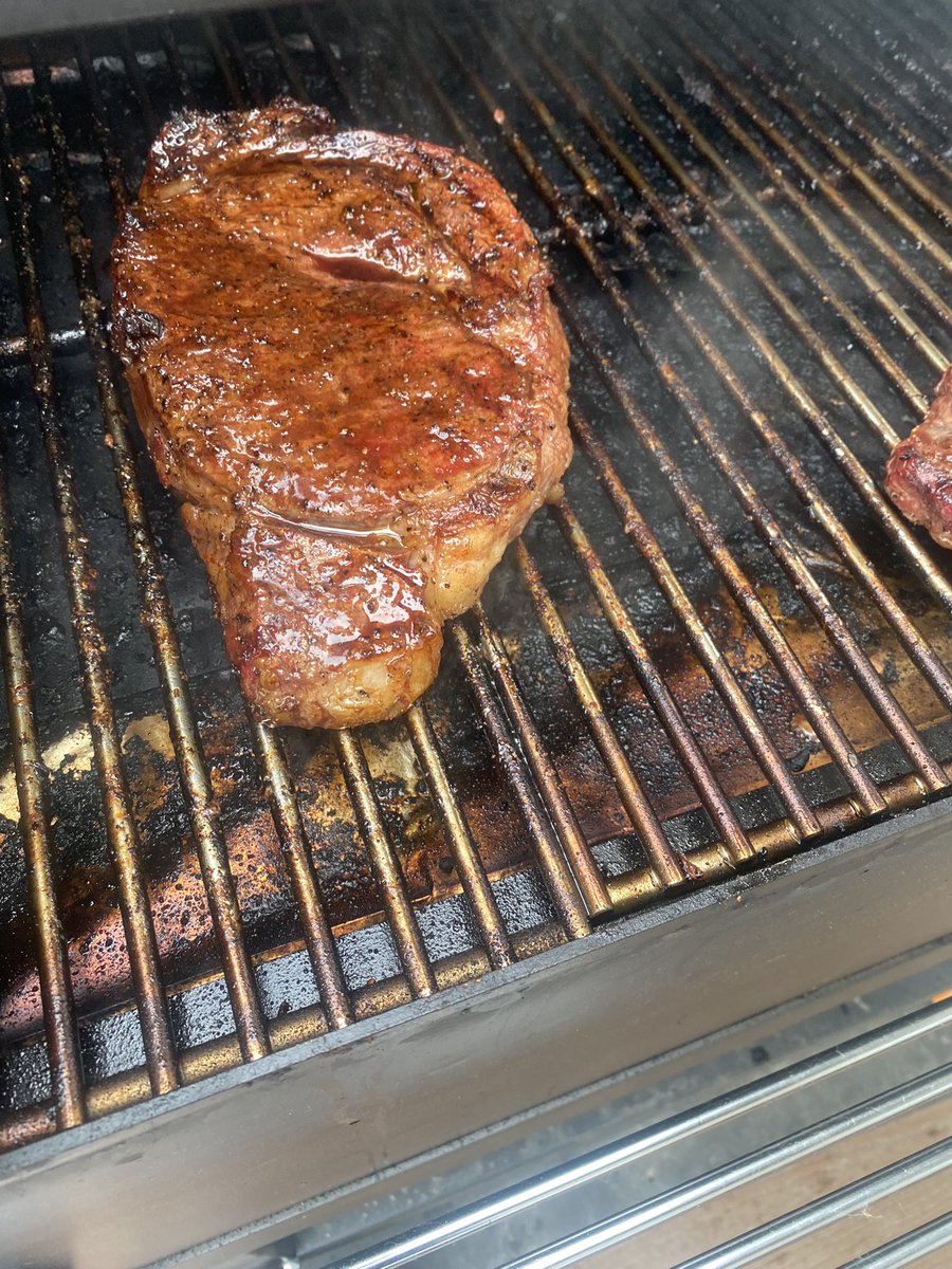 bjizzle56's tweet image. Steaks are ready!!! #Yoder #bbq #smoker #FathersDay
