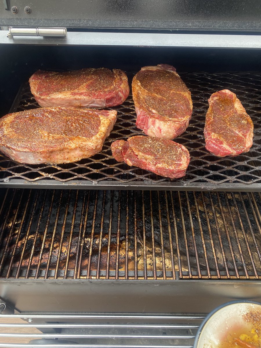 bjizzle56's tweet image. Steaks are ready!!! #Yoder #bbq #smoker #FathersDay