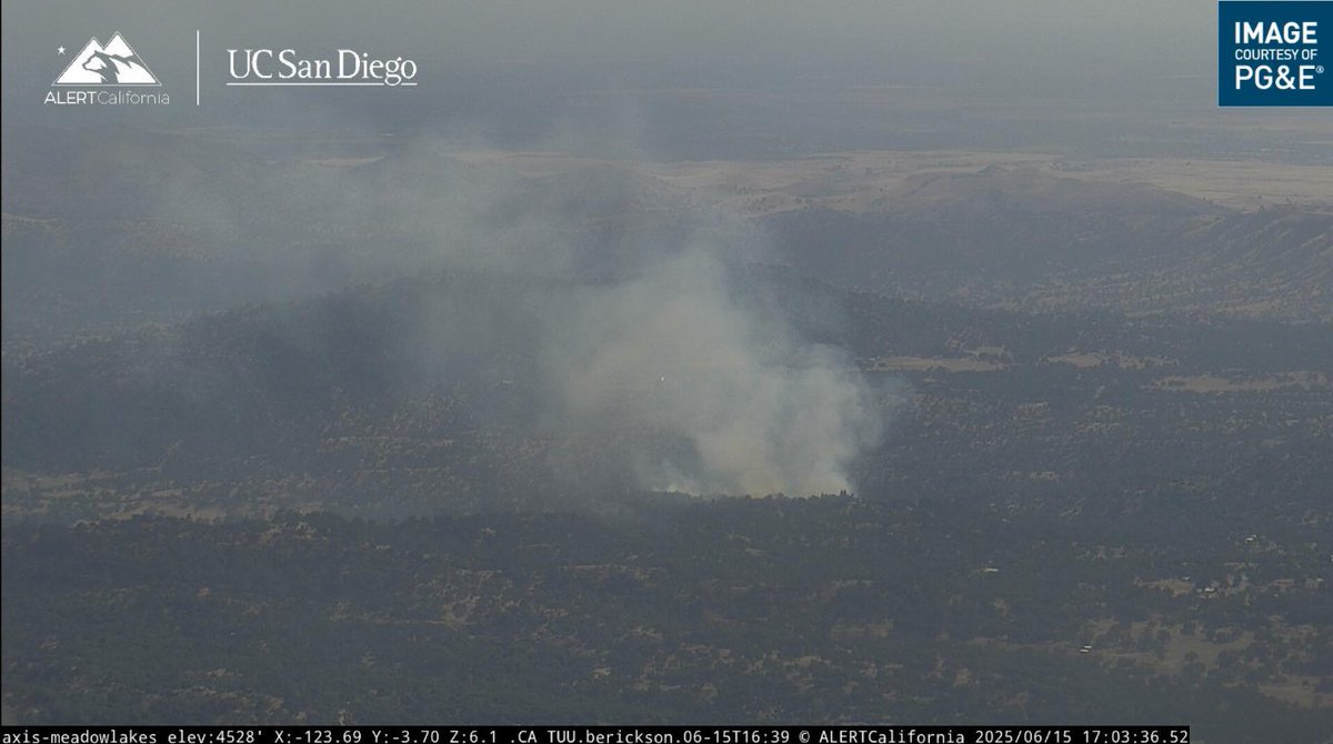 CaliFireTracker's tweet image. The team at California Wildfire Tracking is now monitoring the #OakFire in Fresno County. The Oak Fire is currently 5 acres, actively spotting and is aligned with wind and topography. Due to this, incident command has requested  two additional type 3 air tankers and 1 additional