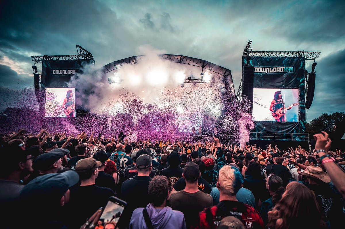 Steel Panther (@steel_panther) on Twitter photo Just hangin’ with 100K of our closest friends… THANK YOU, <a href="/DownloadFest/">Download Festival</a>!!
📸: Janson Bulpin Just hangin’ with 100K of our closest friends… THANK YOU, <a href="/DownloadFest/">Download Festival</a>!!
📸: Janson Bulpin