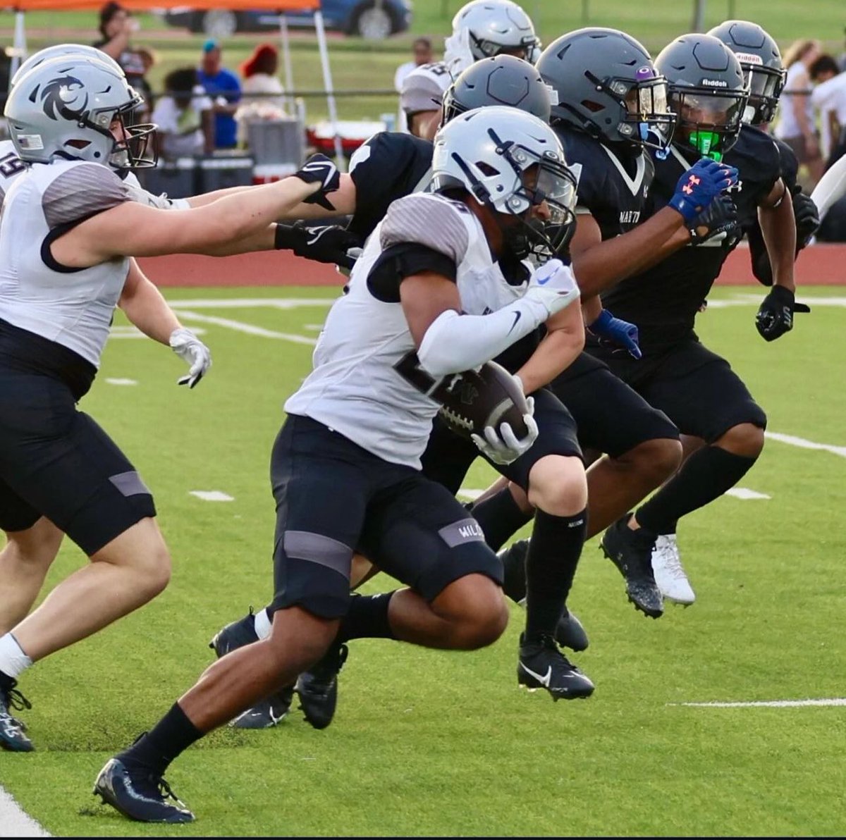 Anthony_Moss12's tweet photo. #football #gettingclose #playmaker🔥🔥🔥@DentonGuyer_FB @ReedHeim @mike_gallegos16 @FlightSkillz @creolehammer17 https://t.co/WEHVdb1pMC