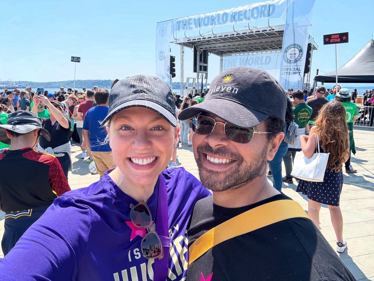 SMWW's tweet photo. Amy, daughter of Liz & Dr. Lynn Lashbrook, is on-site in Seattle as the city aims to break the Guinness World Record for the worldโs largest soccer lesson! ๐
Over 1,000 players on Pier 62 repping FIFA World Cup vibes. Letโs go!
#SMWW #GoGlobalOrGoHome #FIFAWorldCup #SeattleSoccer #GuinnessWorldRecord