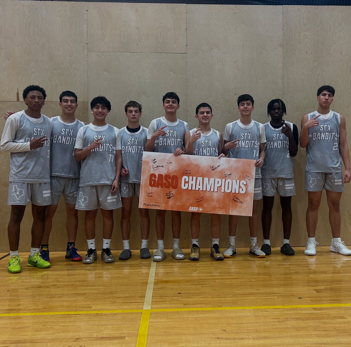 djones8301's tweet photo. I’ve said it for two years now. This group right here is one of the best in be state. They proved it again by going 5-0 at the CTX #GASO this weekend! Shout out to the 16u @stxbandits https://t.co/LYeugCnvYy