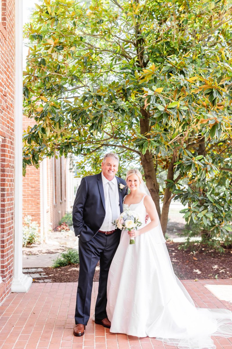 ConnerLogsdon15's tweet photo. Happy Father’s Day to the best of the best! I love you so much @greglogs 🤍 https://t.co/o0ltiWxmkY