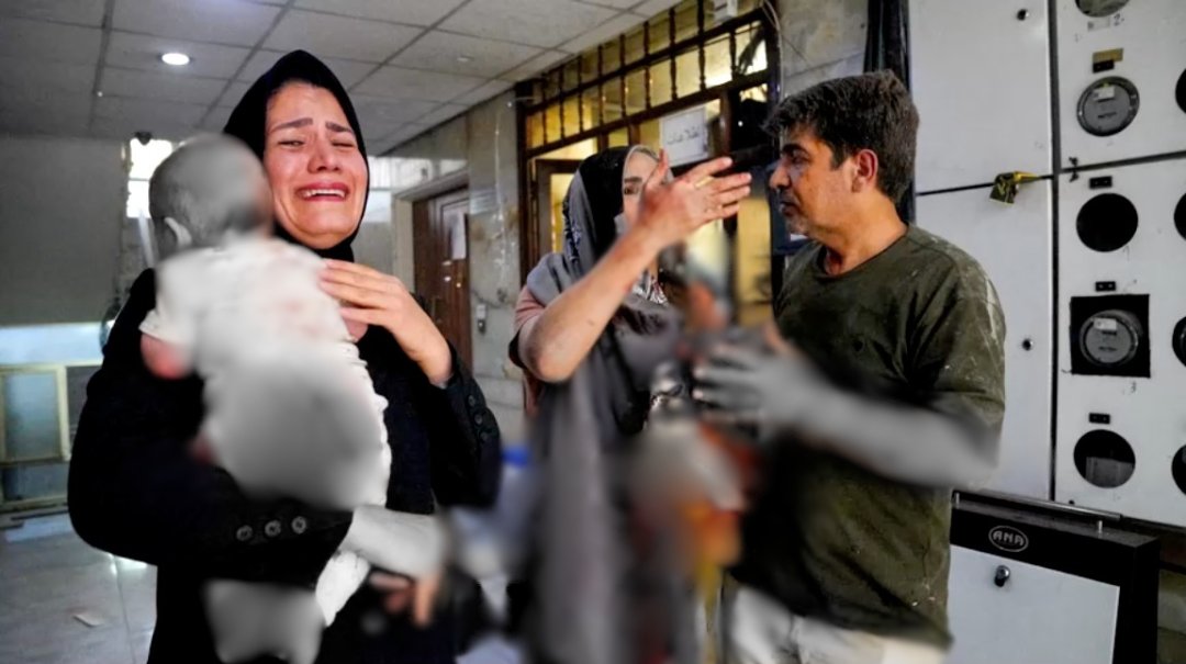 gmanews's tweet photo. Warning: Graphic images

Iranians ran to help the injured from an Israeli strike in Tehran on Sunday (June 15) stills taken immediately after one of the attacks show.

The death toll of Israel's attacks on Iran since Friday has climbed to 224, of which 90% are civilians, Iran's state media said on Sunday.

Israel and Iran launched fresh attacks against each other on Sunday, killing and wounding civilians and raising concerns of a broader regional conflict, with both militaries urging civilians on the opposing side to take precautions against further strikes.

📷: Reuters

Read more: https://t.co/mL2OhtwZKz