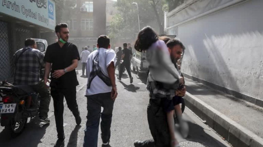 gmanews's tweet photo. Warning: Graphic images

Iranians ran to help the injured from an Israeli strike in Tehran on Sunday (June 15) stills taken immediately after one of the attacks show.

The death toll of Israel's attacks on Iran since Friday has climbed to 224, of which 90% are civilians, Iran's state media said on Sunday.

Israel and Iran launched fresh attacks against each other on Sunday, killing and wounding civilians and raising concerns of a broader regional conflict, with both militaries urging civilians on the opposing side to take precautions against further strikes.

📷: Reuters

Read more: https://t.co/mL2OhtwZKz