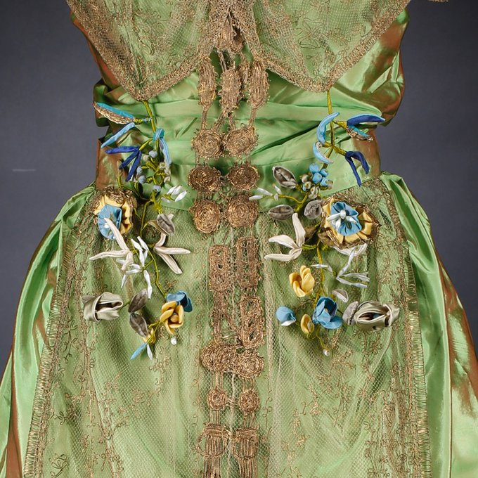 bowjtl's tweet photo. Also another of my favorite dresses and I saw it in person! 💚 https://t.co/UFzs3JcLrE