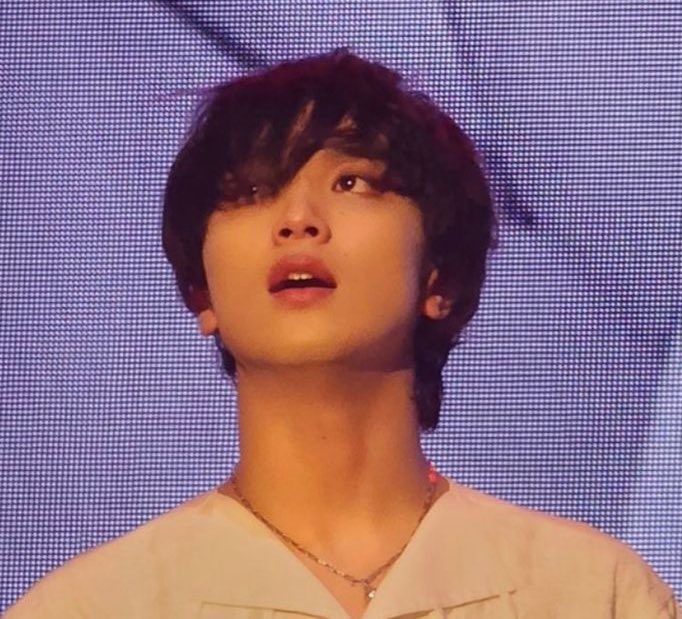 glithmode's tweet photo. haechan releases a chemical that causes everybody who sees him to become crazy and obsessed https://t.co/sQUu5G3i9w