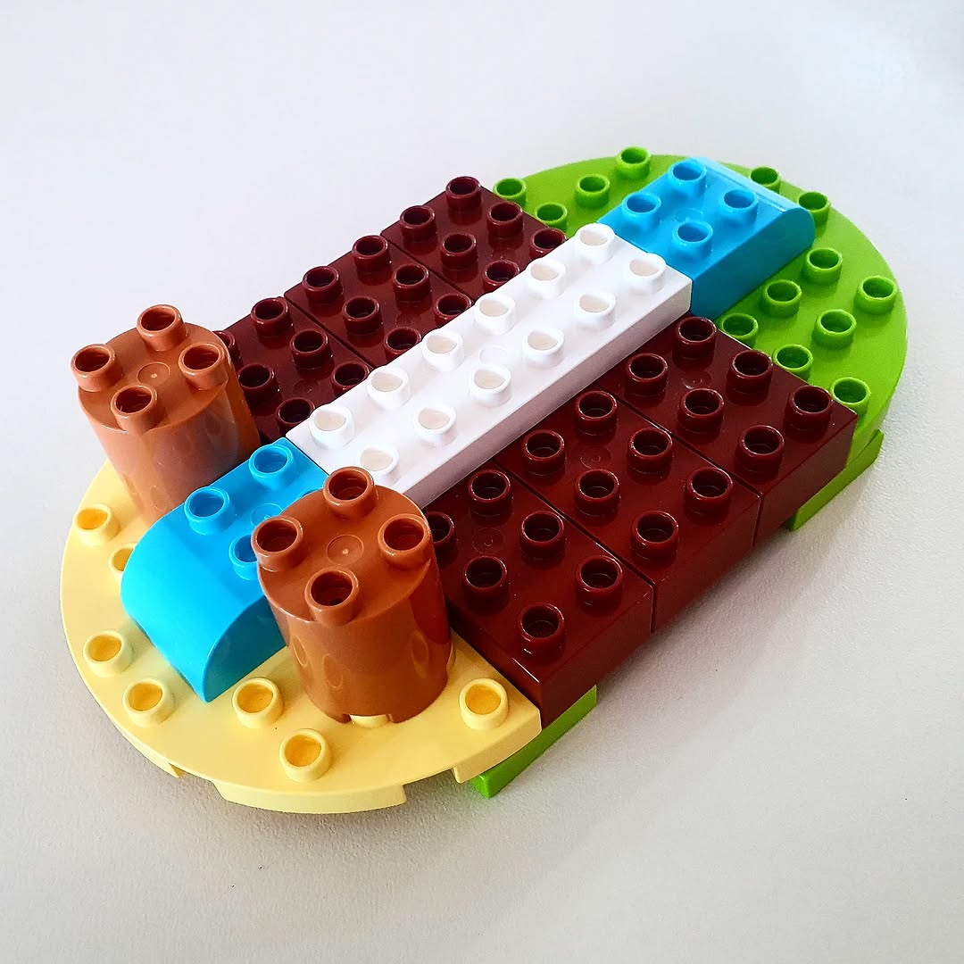 아기랑 블록 놀이할 때 만든 전투 삼엽충. 눈이 기둥 같은 에르베노킬레를 모티브로 함. 아기가 꽤 좋아했음. 크크.