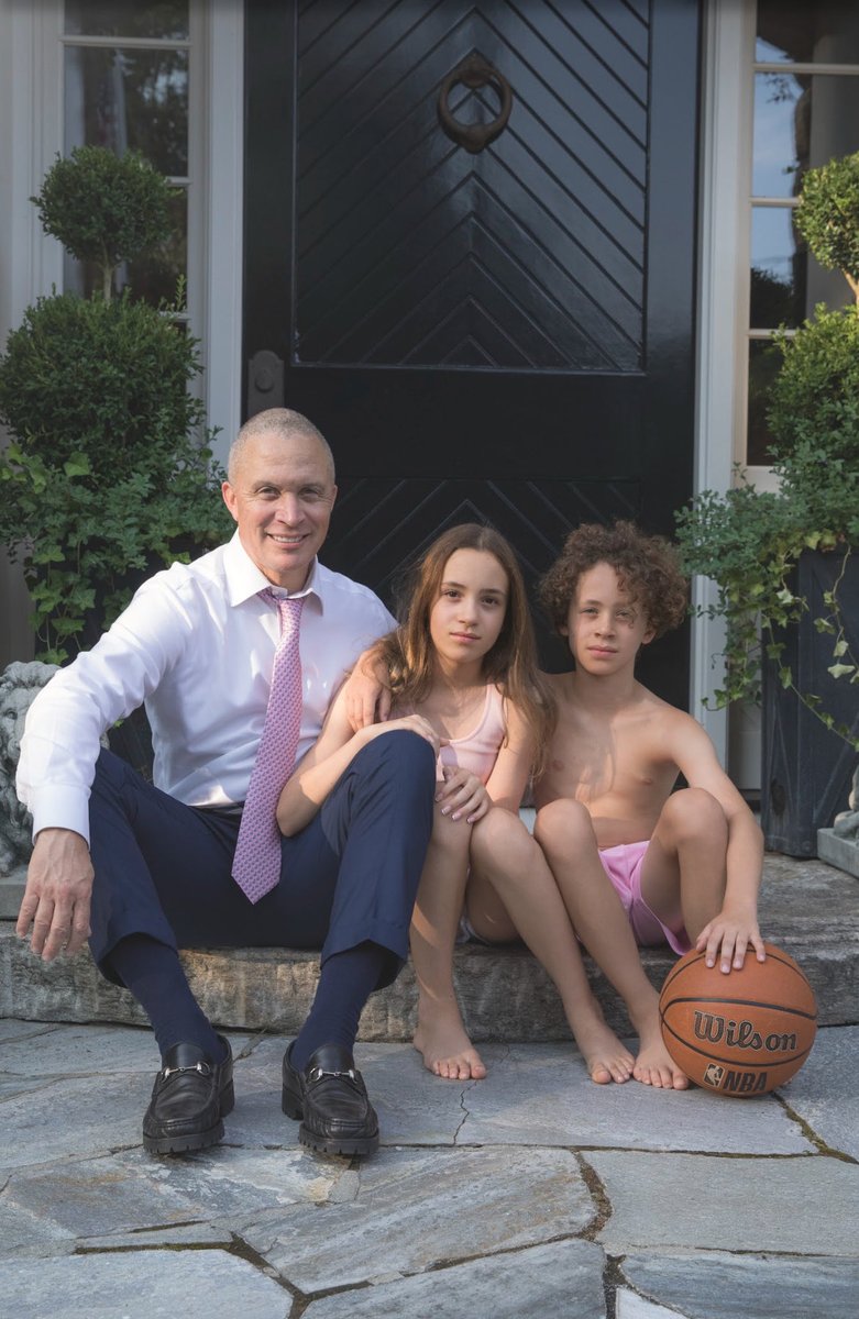HaroldFordJr's tweet image. Happy Father’s Day and thank you to my kids for giving me the best job…being their dad. #FatherandChild @Assouline
