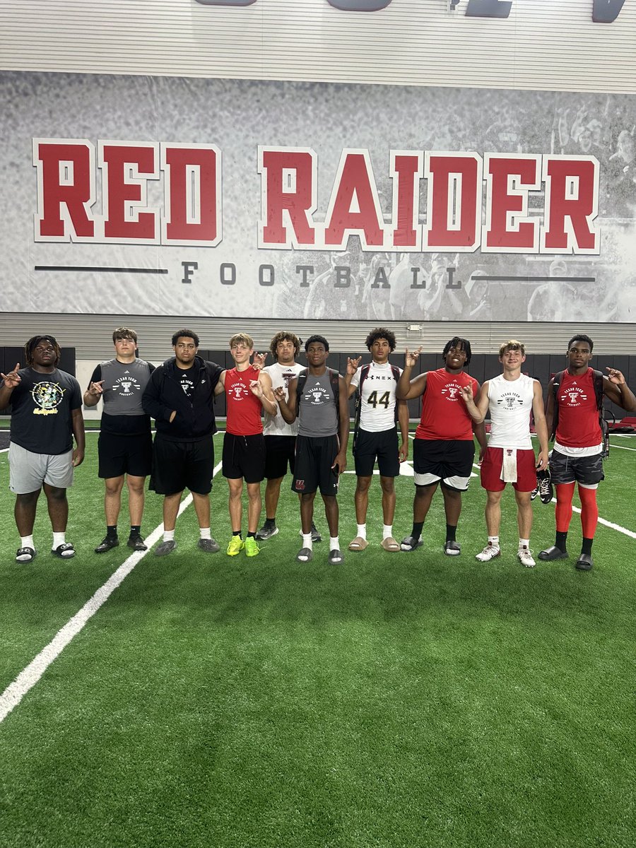 WEISS  WOLVES 🐺🏈 takeover at Tech Camp today!!!