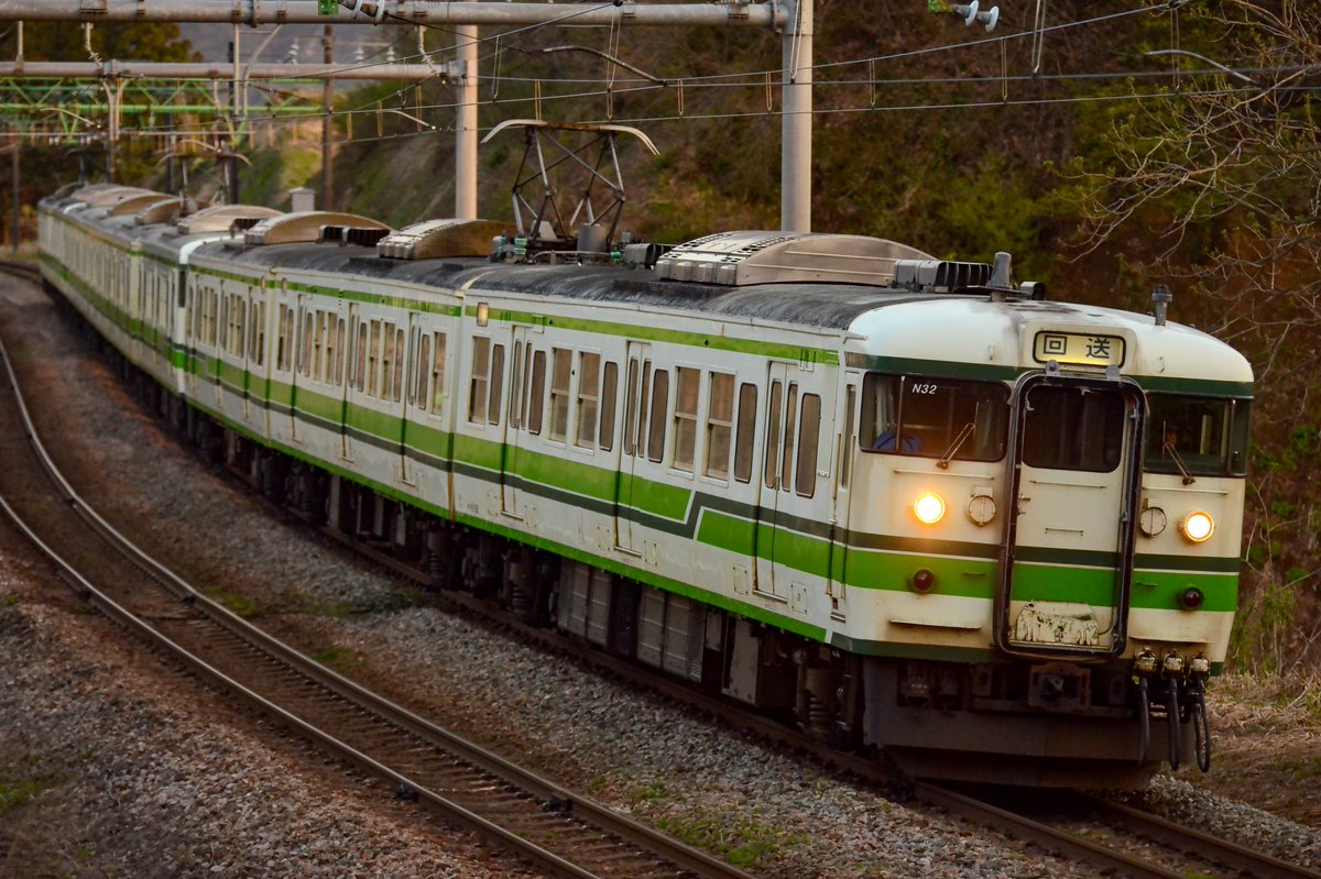 2016/04/15
石打駅に疎開返却されていた
115系N32編成（3両）＋L12編成（4両）＋S10編成（2両）の計9両
所属先の新潟車両センターへ回送　
緑新潟色9両の115系はこれが最初で最後の長編成となった。
石打仕　芹田　上片貝S