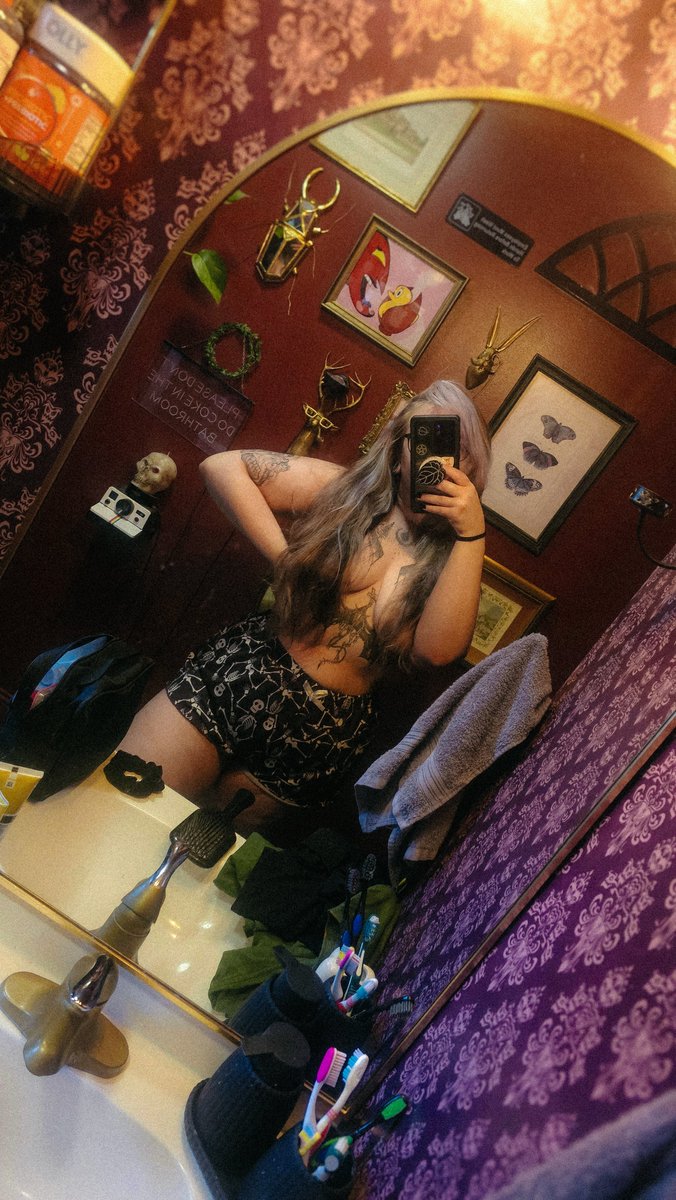 Why is it so fun to take slutty pictures in other people's houses 🤐