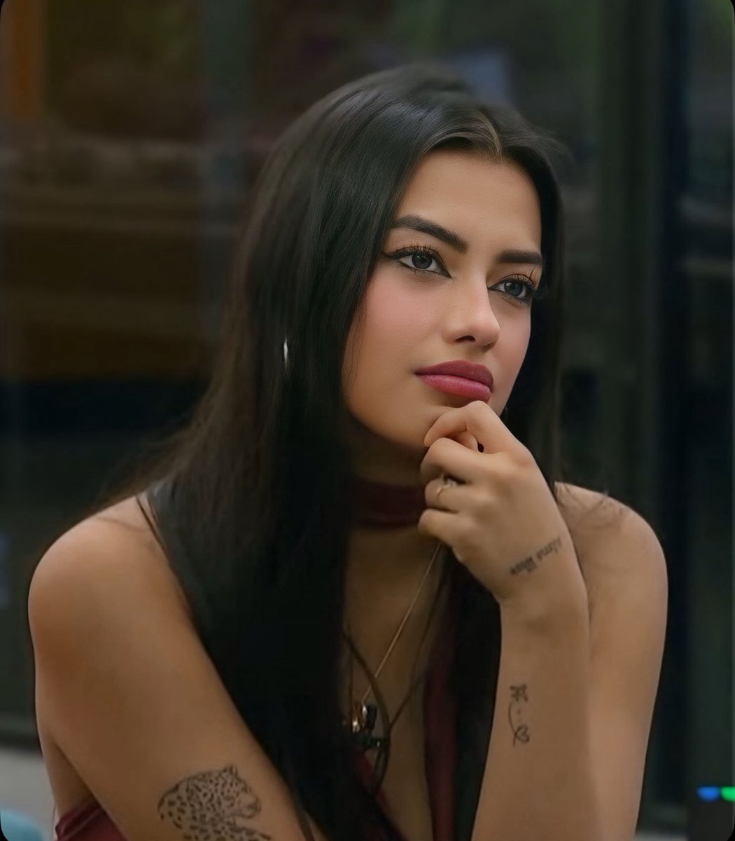 tr4shtallk's tweet photo. LA UNICA MUJER ORIGINAL ADENTRO DE LA CASA, NOS DIO RELACIONES AMOROSAS, NOS DIO CUERPO, NOS DIO MIRADAS SINIESTRAS, NOS DIO FRASES ICONICAS, NOS DIO PELEAS, NOS DIO VOZ, NOS DIO LLANTO.
LUZ A LA FINAL #GRANHERMANO #LUZALAFINAL https://t.co/ggJPnC1qD3