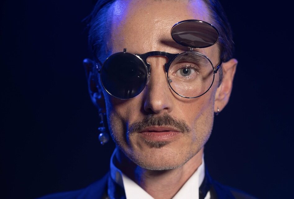 LondonLivingUK's tweet photo. Showmanism @Hamps_Theatre | Jun 18 - Jul 12, 2025

From Greek tragedy to drag queens, the unforgettable @DickieBeau is back with a lip-sync journey through the art of performance.

https://t.co/VYezW5JA3h https://t.co/Srhp6Oshns