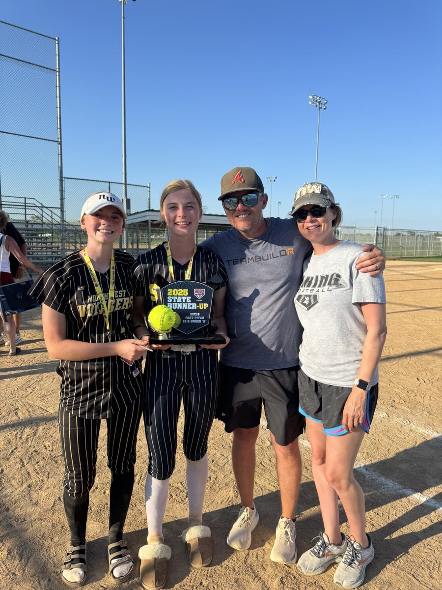 phatjo23's tweet photo. 17 games between the two girls and two Class B state runner ups (16 and 18)! What a weekend and what a great Father’s Day! https://t.co/ImUiiDvtn5