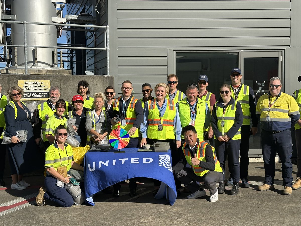 BaldeviaEilis's tweet image. ‘Take 5 for Safety’ briefing and airside FOD walk with our @BrisbaneAirport teams, ensuring #TeamBNE have a clean and safe operating area! #nosmallrolesinsafety #beingunited #goodleadstheway
