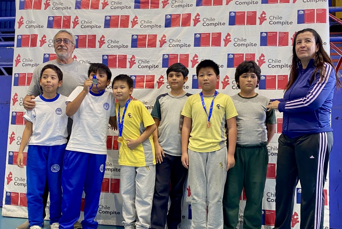 Alumnos de #Iquique y #AltoHospicio se midieron en el torneo provincial de ajedrez de los Juegos Deportivos Escolares #JDE2025.
Seremi del Deporte, Vania Llantén junto al Director Regional IND, Hernán Muñoz premiaron a los mejores que clasificaron al Regional.

<a href="/MindepChile/">Ministerio del Deporte</a>