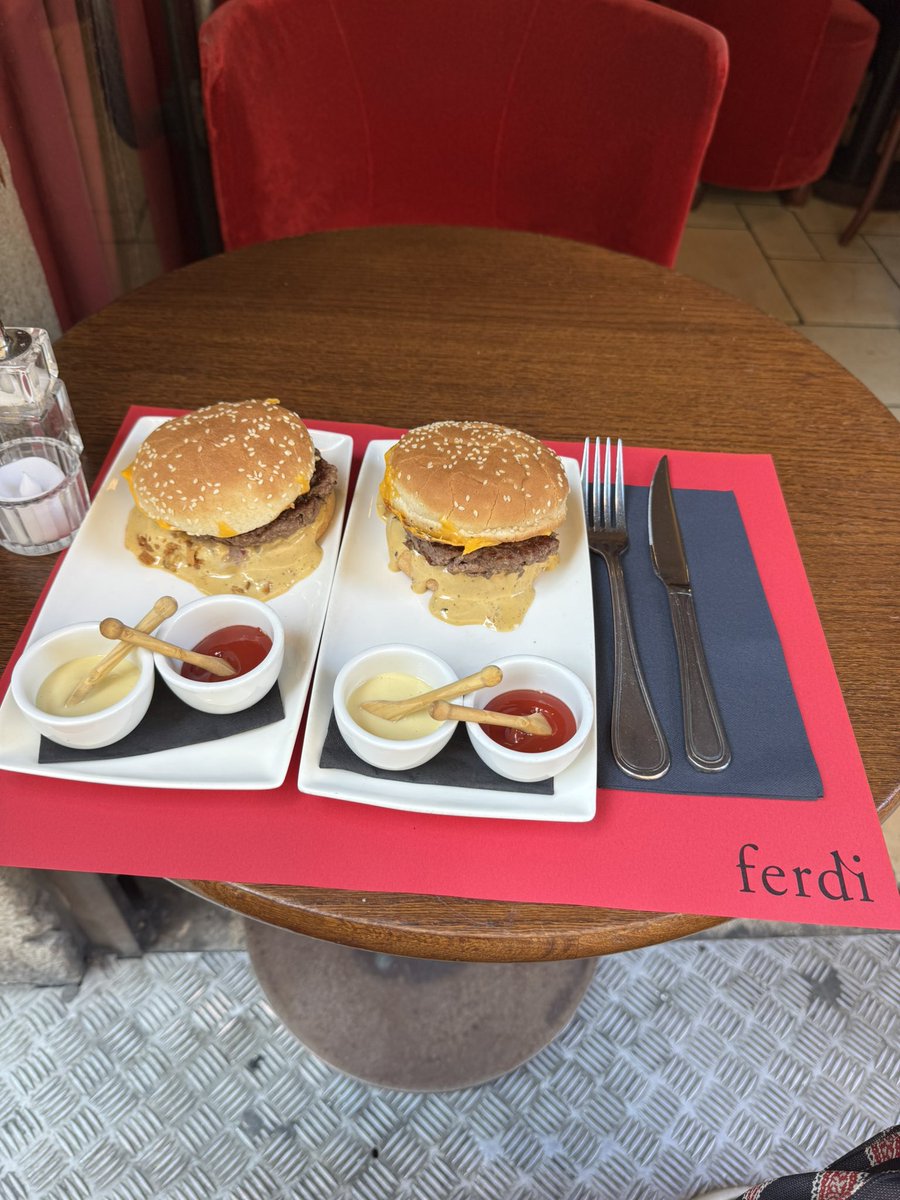 pgsilverX's tweet image. The dog wanted a burger but after I took the first bite of mine I ate his too. 
He stays on a strict diet which saves me $47 a month to buy more $btc.