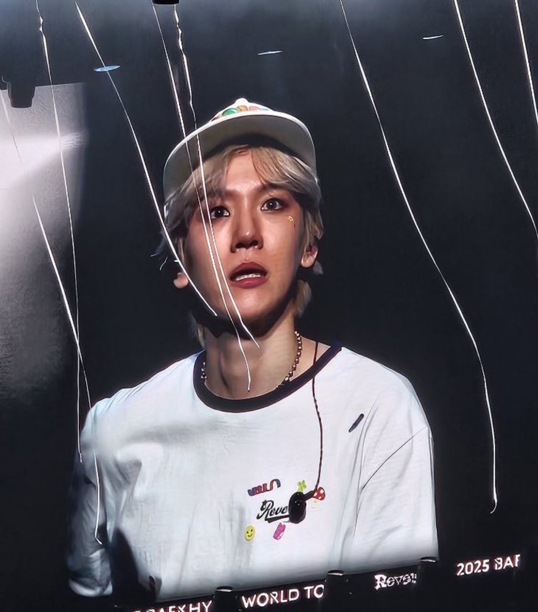BOXIANx's tweet photo. WHAT DO YOU GUYS DO THAT THIS IS BAEKHYUN REACTIONS? https://t.co/aoWRVLmSOA