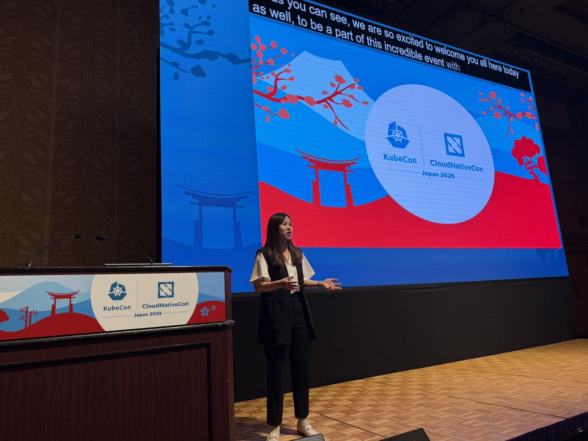 good morning to a sold out #kubecon #cloudnativecon Japan! 1500+ folks in Odaiba!