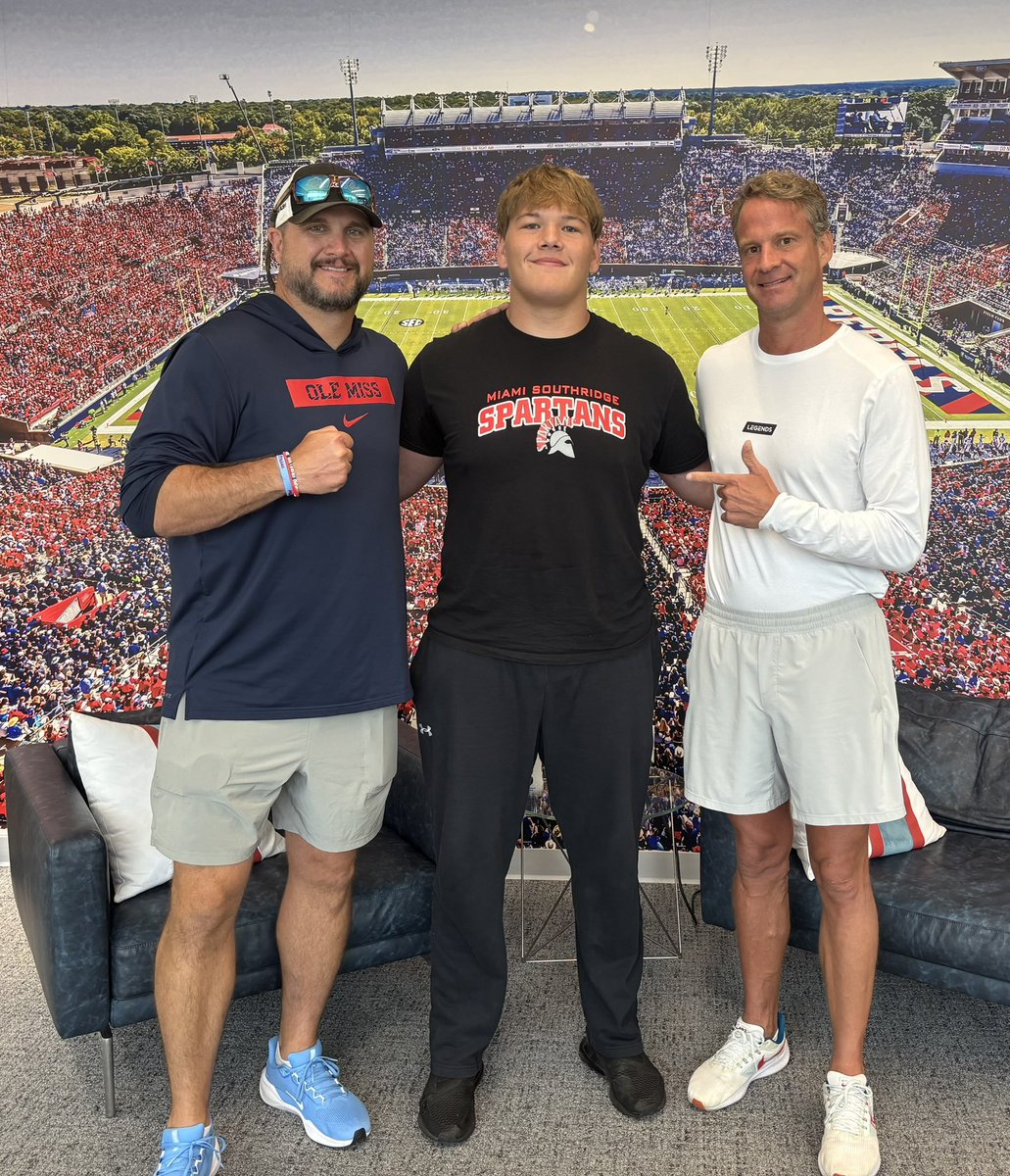 NEW: Ole Miss wows Sunshine State OL Ryan Miret on official visit as Rebels share plan for him to be center of the future.

“What stood out to me was how superior their offensive staff was."

on3.com/teams/ole-miss…
