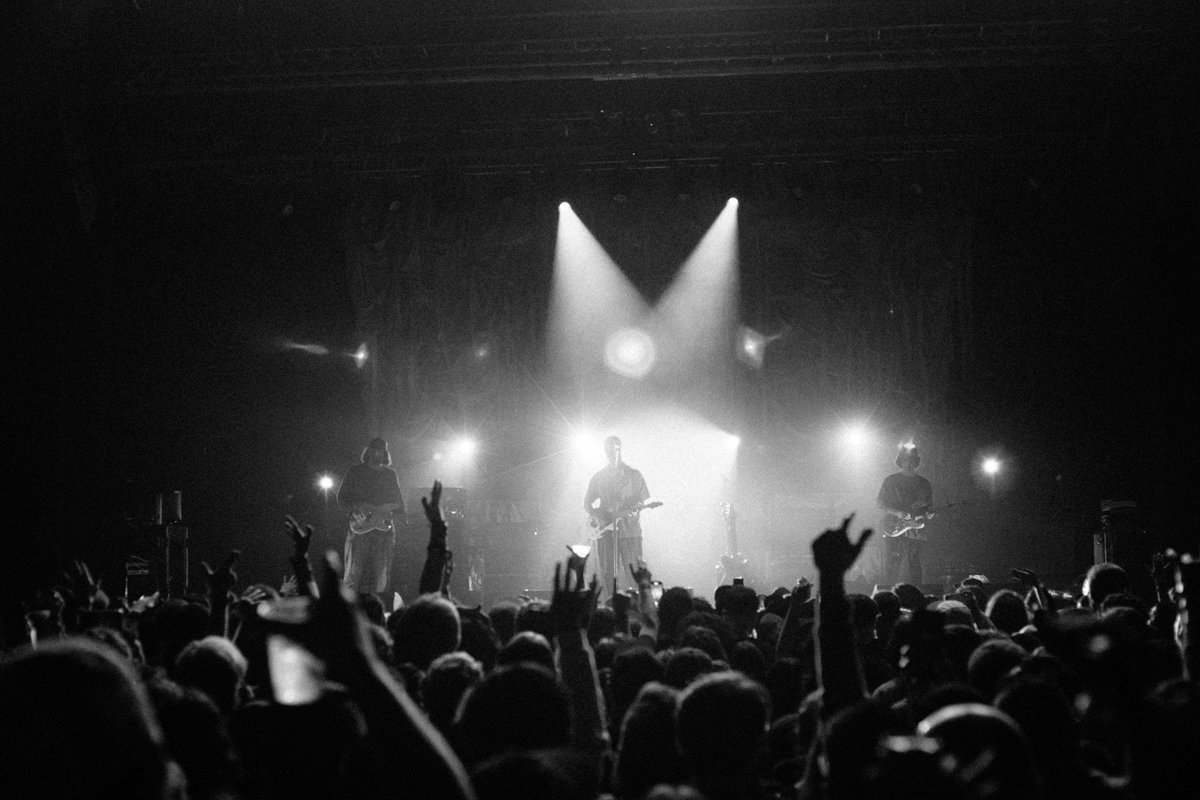 HowWeAreupdates's tweet image. Photos from @turnoverva sold-out show last night with @CitizenMi &amp;amp; @KeepVA at @TheParamountNY in Huntington, NY. 
tinyurl.com/3sb5jerm

📷:@TheAndyJimenez