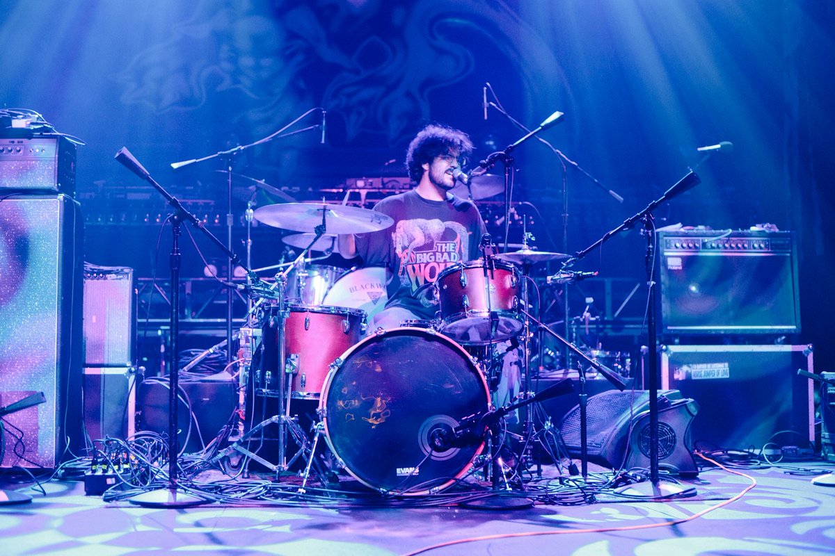 HowWeAreupdates's tweet image. Photos from @turnoverva sold-out show last night with @CitizenMi &amp;amp; @KeepVA at @TheParamountNY in Huntington, NY. 
tinyurl.com/3sb5jerm

📷:@TheAndyJimenez