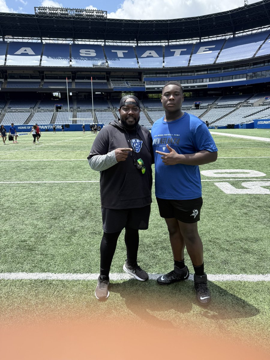 darrianx_parks's tweet image. I had a amazing time at the @GeorgiaStateFB camp. Got a lot of reps and took in great information from @CoachBryantRoss and @CoachCasey_ .  I will be coming back. @kwhit4 @CoachReg28 @CoachLonas @Coach_OBrien @ngfbrecruits @RecruitGa @DellMcGee
