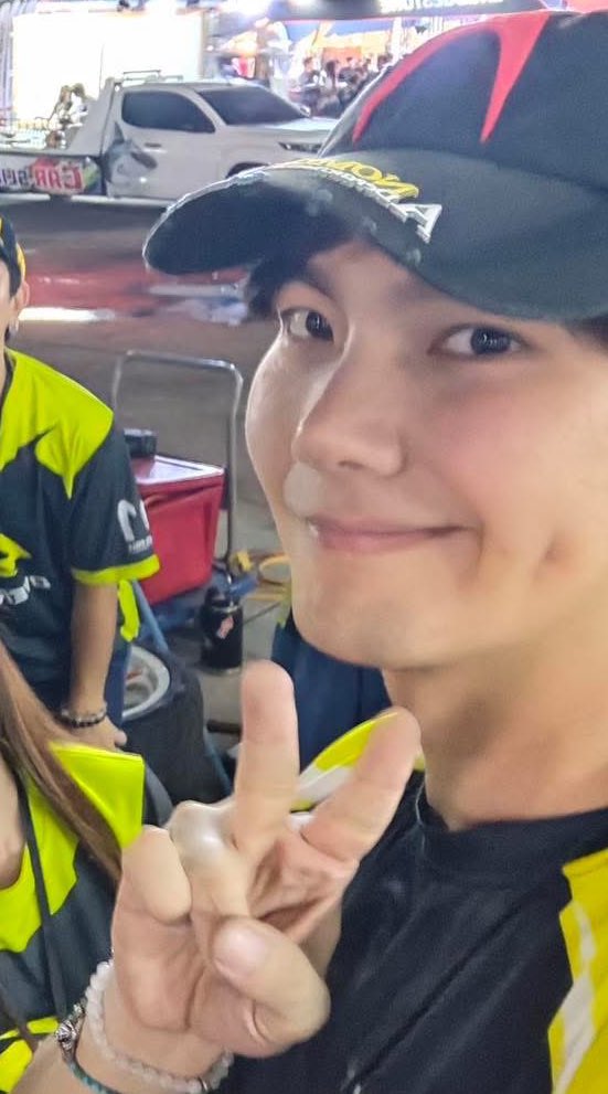he happy~ 
am happy~ 
💙🏎️✨