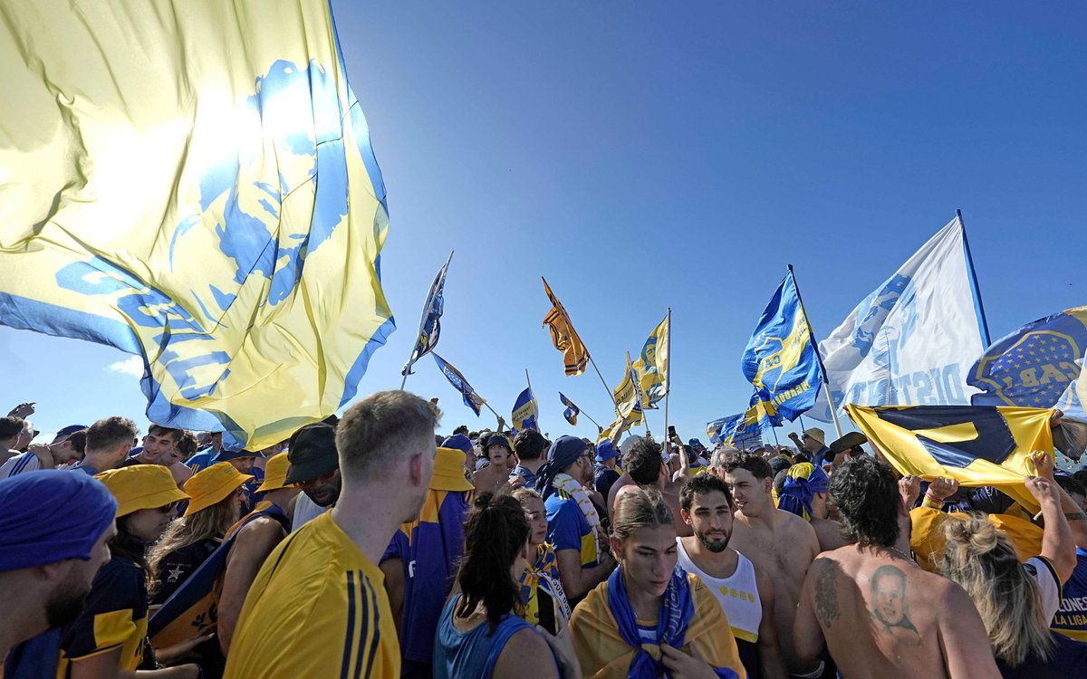 Como no somos los únicos, decidimos ser los mejores 💙💛💙

#GrandePorSuGente 
#TakeItToTheWorld #FIFACWC