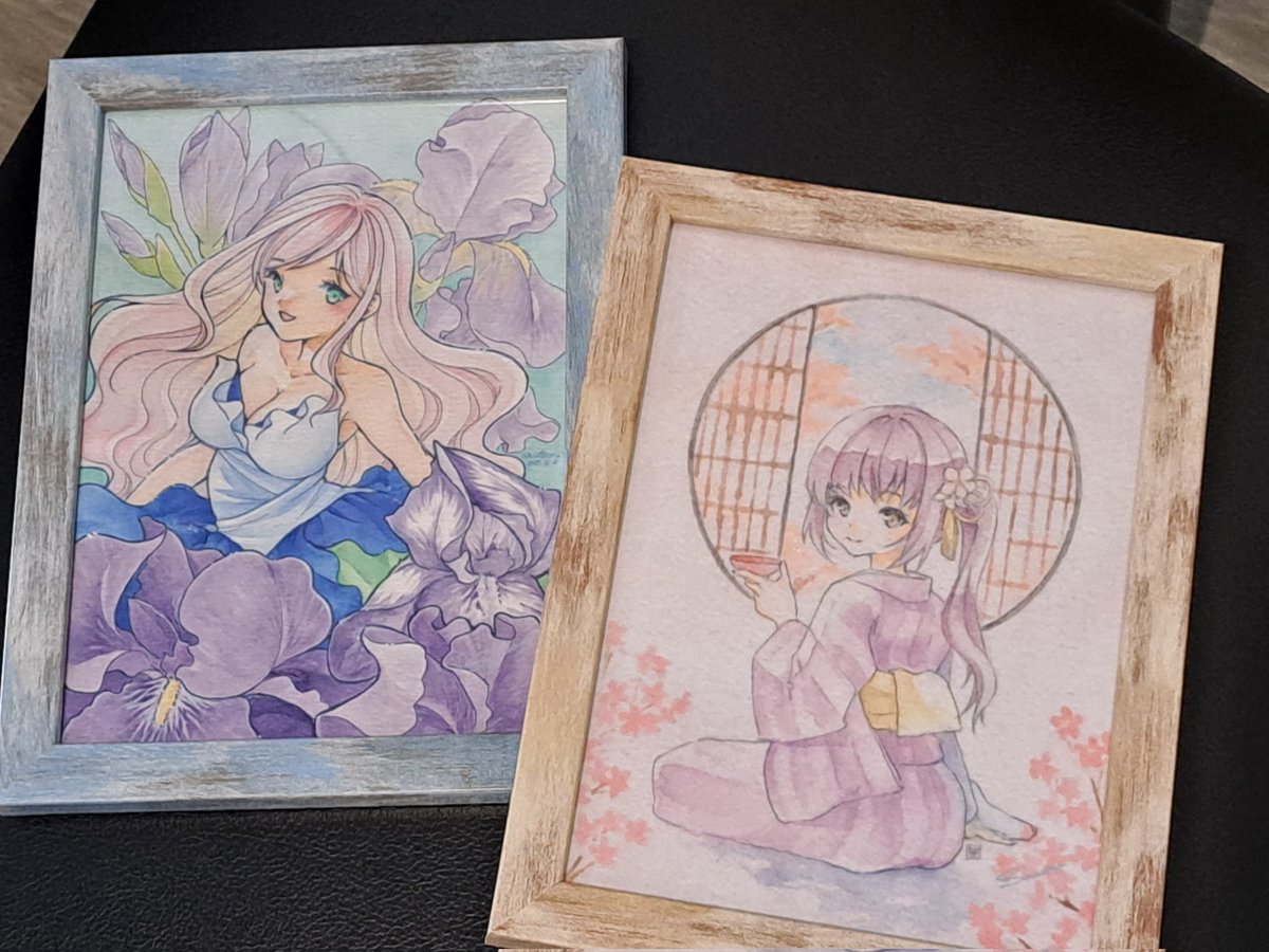 #岐阜の日本酒イラスト展 再びお休み前の月曜日です。グッズコーナーは土日のうちに充実してかなり賑やかになっています✨ドローイング付きグッズ含め直筆作品も増えました。遠方組の直筆狙いの方は今のうちに!😆
くじ景品には #アナログイラスト展 展示絵(非売品)複製画も入りました🎨🖌️ 