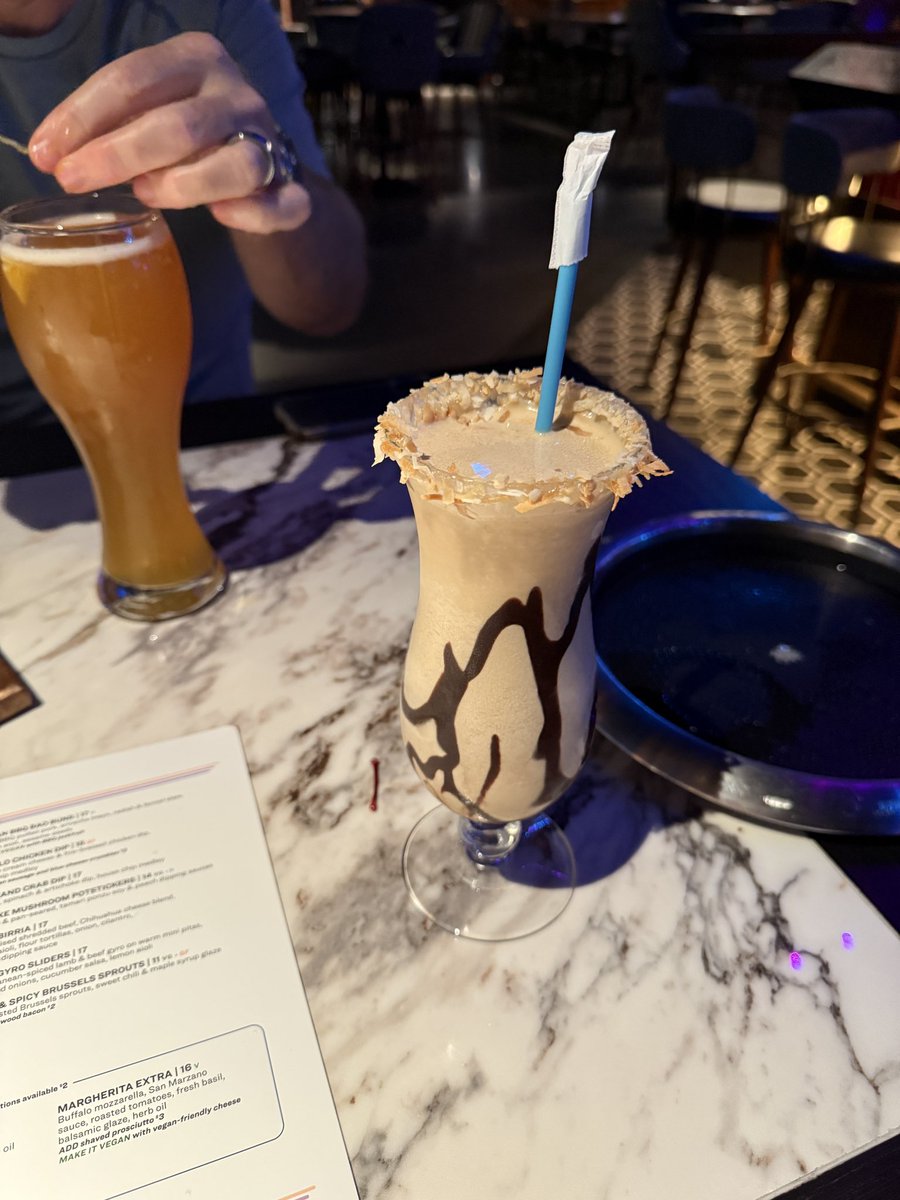 420penny69's tweet photo. Frozen bushwhacker to celebrate! Itβs #strongasf ima get #drunk https://t.co/RmBlVqUXGX