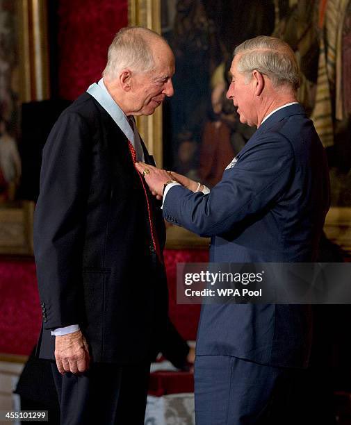 <a href="/OmarOsman96/">Omar Osman🇸🇴🇺🇸</a> <a href="/_RogueScholar_/">Professor James Moriarty</a> Because the Rothschilds have controlled France and England since the late 1700s 

The British must do as the European Jews say, The royals take orders them and are only still around as a front to distract British from who really runs the UK.

Rothschilds don’t want the attention