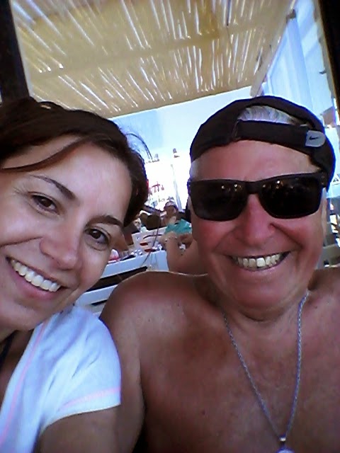 Antes de que termine el día de hoy, solo quiero decir que me compadezco de todos ustedes que no lo tuvieron a ÉL como papá. Feliz día. Te extraño cada segundo