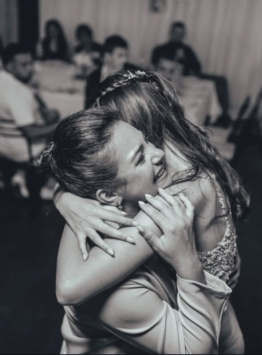 Feliz día para vos, que estas 24/7 cumpliendo dos roles. 
Y aunque no te lo diga muy seguido te amo con mi vida entera mamá ❤️‍🩹.
<a href="/Samii2901/">Sami Fernández</a>