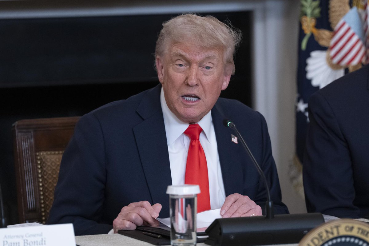 Donald Trump anunció nuevas operaciones contra la inmigración en ciudades clave como Los Ángeles, Chicago y Nueva York. Las medidas endurecen aún más su postura migratoria en pleno crecimiento de las protestas en su contra.