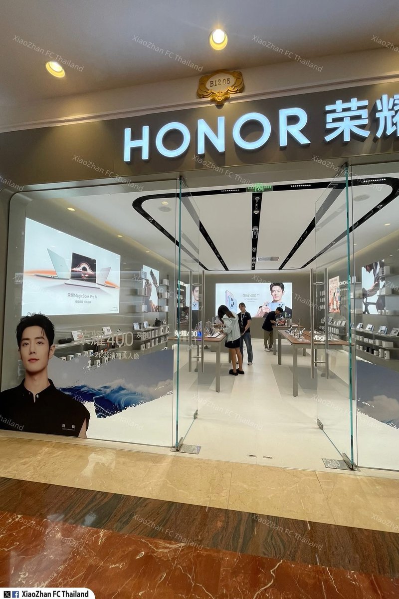XZFCTH1005's tweet photo. ตัวอยู่ไทย​แต่ใจอยู่หน้าช้อป​ HONOR​ ที่จีน​ ❤️

ถ้าฟ้าต้องเสียเงิน​ ฟ้าต้องซัพพอตให้
เซียวจ้านเท่านั้น​ 💸💸💸
#XiaoZhanxHonor400 

>>> บรรยากาศช้อป​ HONOR​ 📱
ที่จีนคือดีมาก ดีต่อใจ♥️

#XiaoZhan #肖战 #เซียวจ้าน​
#XiaoZhanFCThailand https://t.co/7PVS9DKK99