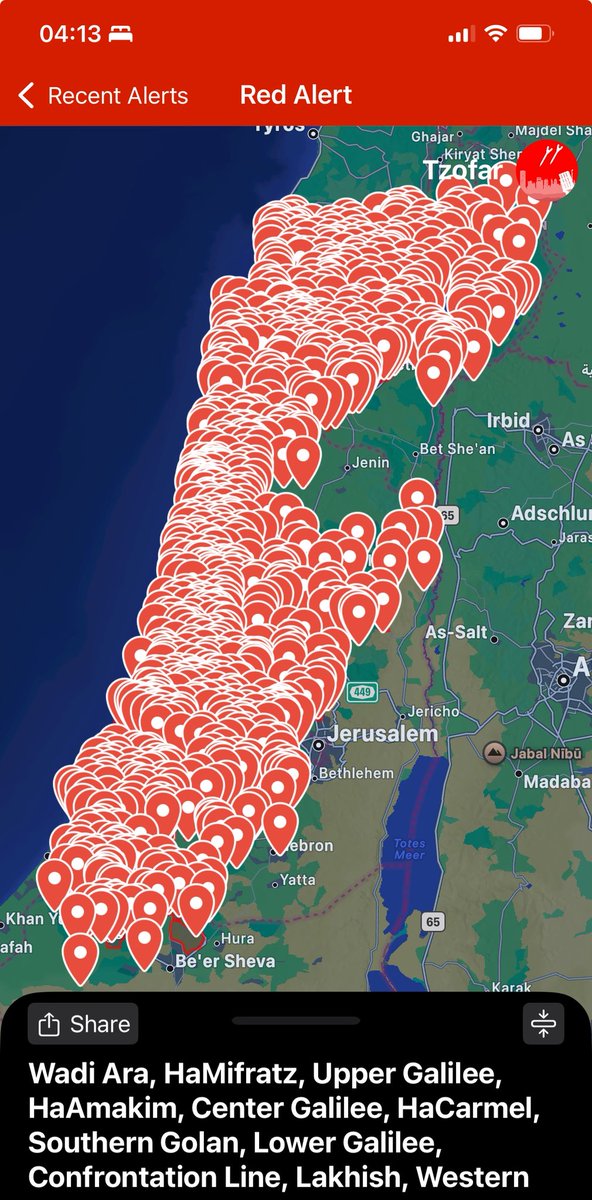 Wir hören mindestens 10 Explosionen aus unserem Bunker