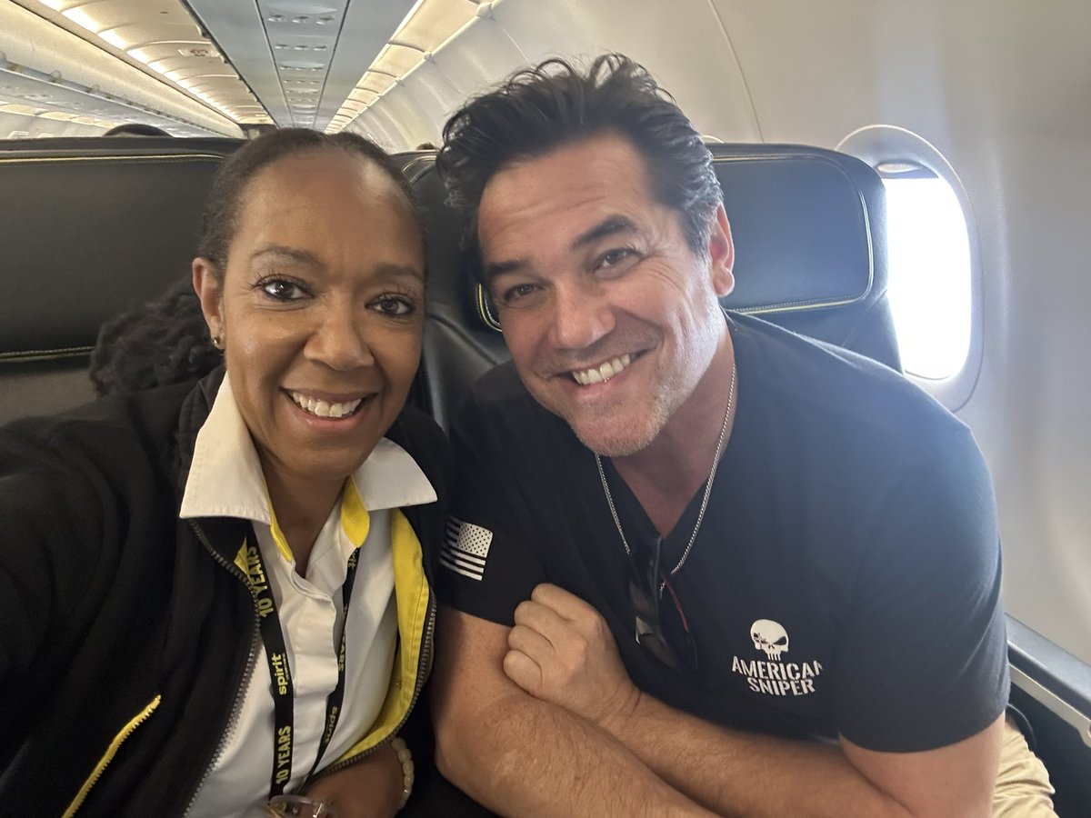 NYC_MarQue's tweet photo. So, all the years flying - this has only happen on 3 occasions. Had to post this one!!! Yep- it's SuperMan!!! @deancain Thx for brightening my flying day. ✈️✨ #MarQue #TheFriendlySkies https://t.co/wuwbJUEiIy