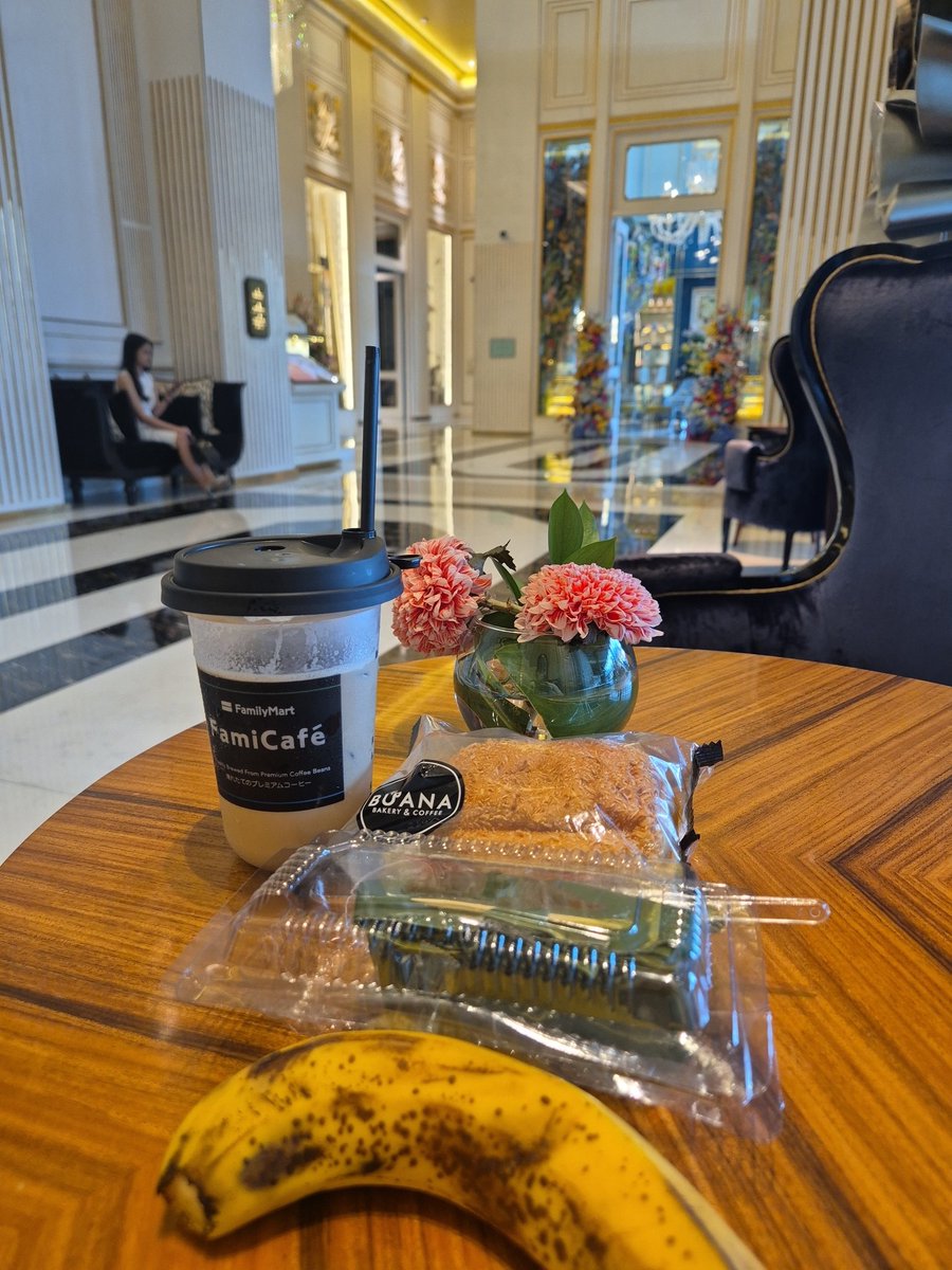 j_juandy's tweet image. Good Morning 💪 only 4 hrs sleep due to work reschedule 1 day earlier and flight delay from Surabaya last night  #worklyfe