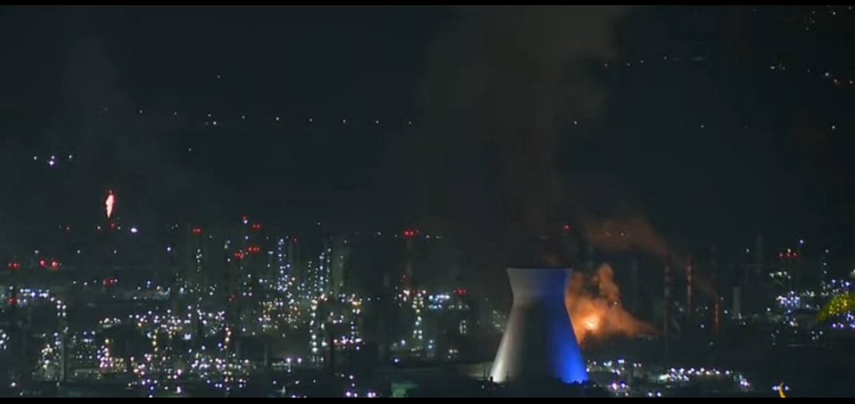 BREAKING: Fire breaks out at the power plant &amp; oil refinery in Haifa, Israel following a new wave of Iranian missile attack. #Israel #iranisraelwar #Iran