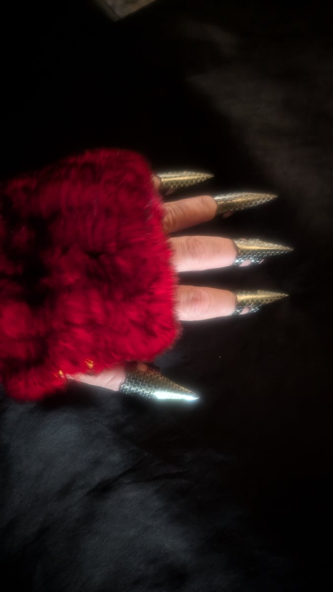 Ms_Helena007's tweet photo. Feeling frisky?   Meow!   Come for a Bondassage experience where my "paws &amp; claws" are just part of the opening act #bondassage #eroticmassage #portland #fbsm https://t.co/zAsAKIIwZ9