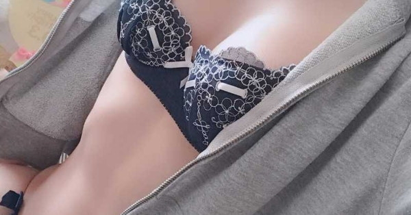 SandraClar74001's tweet photo. いいねしてくれたらまん凸しちゃうよ？ https://t.co/JJsBXH2DoE