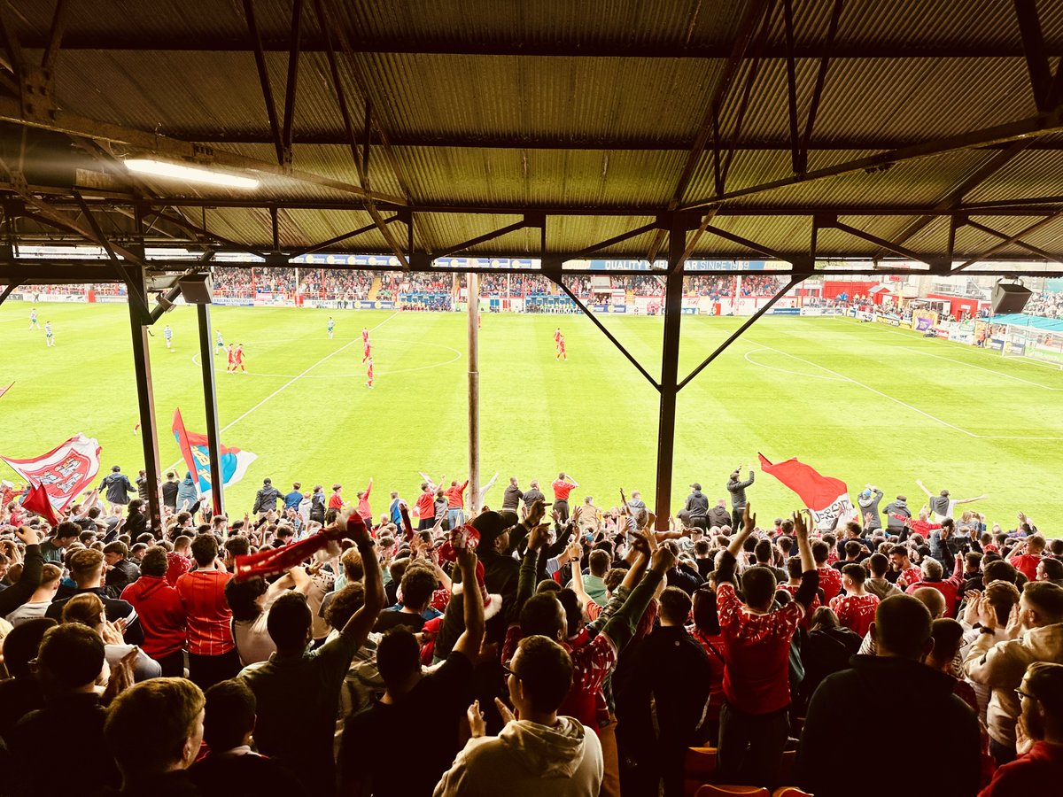 🗣️"Tolka Park is a tonic and a place that scatters goosebumps like confetti. Seasoned fans who have been 500 times before still seem to inhale as they arrive"
