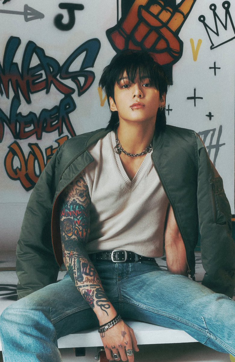 dreamjeons's tweet photo. polyc_sj on ig about jungkook’s tattoo journey: 

“when we first met, he felt very self-conscious about his tattoos and was even too embarrassed to wear short sleeves during the summer. so, our shared goal became what we called the ‘short-sleeve in summer project’.” https://t.co/a4sqFkbirW