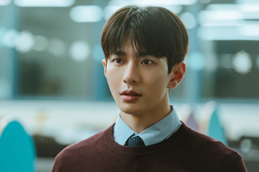 soompi's tweet image. #ChoiBomin Transforms Into A Warmhearted YouTube Producer In New Horror Film “#GhostTrain”
soompi.com/article/175254…